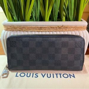 Louis Vuitton Damier Graphite Vertical Zippy Wallet